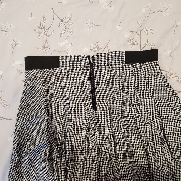 NWT Torrid Pleated Black & White Twill Houndstooth Skater Skirt - Picture 5 of 5